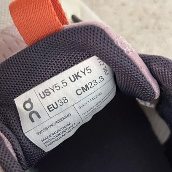 On Cloud Cloud Sky Youth Sneakers – Undyed White/Mauve, Size 5.5 - Picture 4 of 4